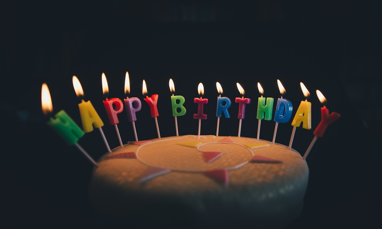 7 porad, jak zrobić najlepszy tort na pierwsze urodziny dziecka